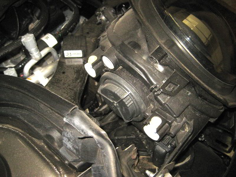 Mini-Cooper-Headlight-Bulbs-Replacement-Guide-004