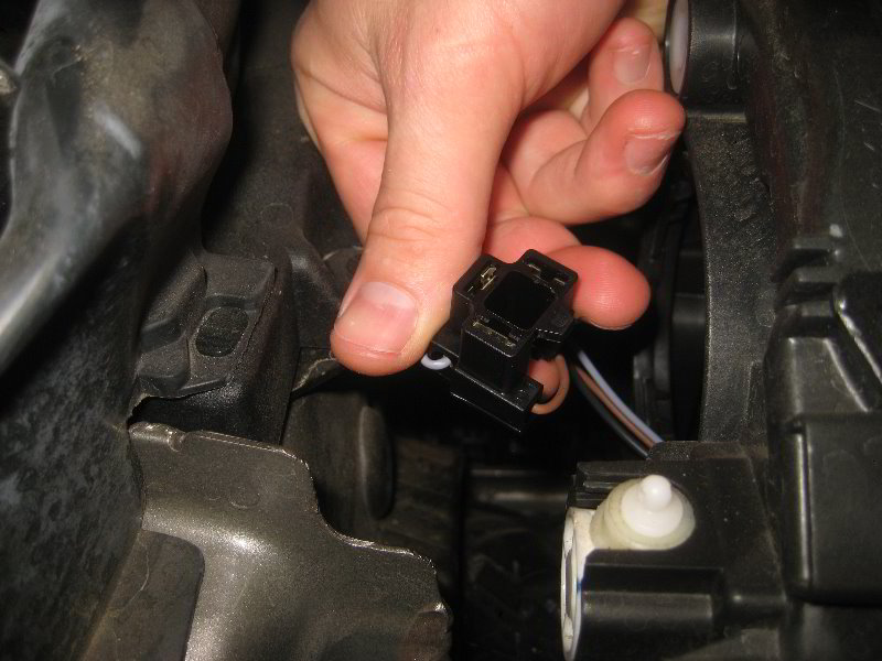 Mini-Cooper-Headlight-Bulbs-Replacement-Guide-008