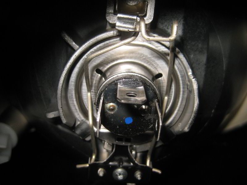 Mini-Cooper-Headlight-Bulbs-Replacement-Guide-010