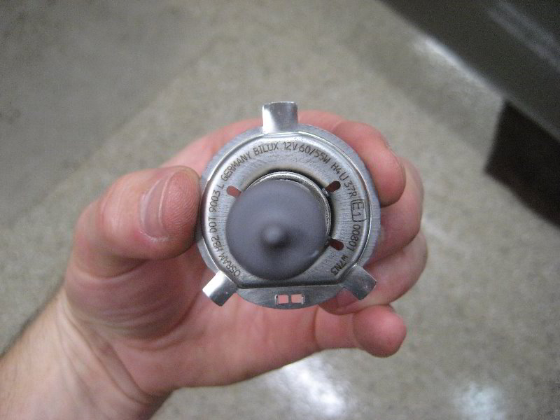 Mini-Cooper-Headlight-Bulbs-Replacement-Guide-015