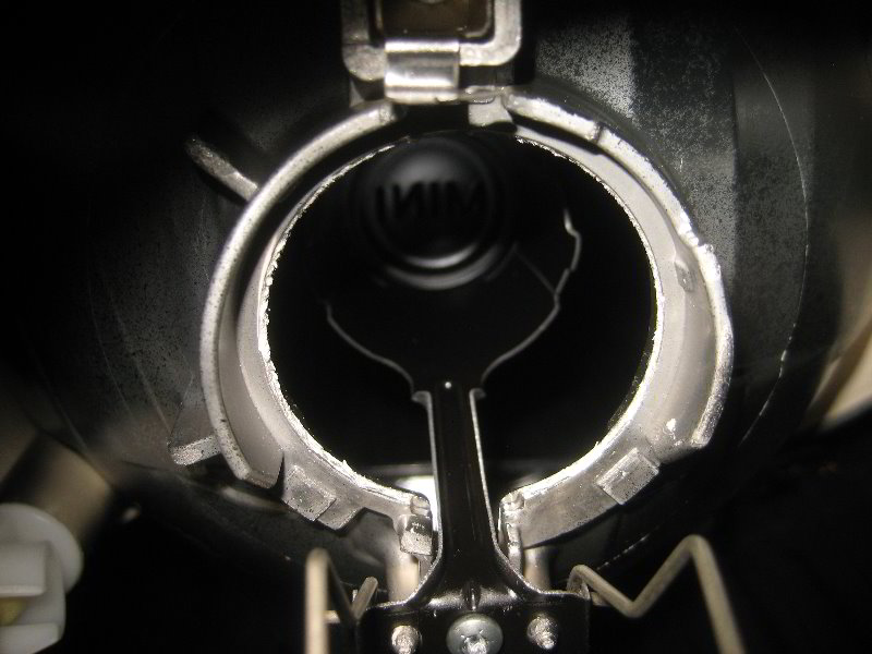 MiniCooperHeadlightBulbsReplacementGuide017