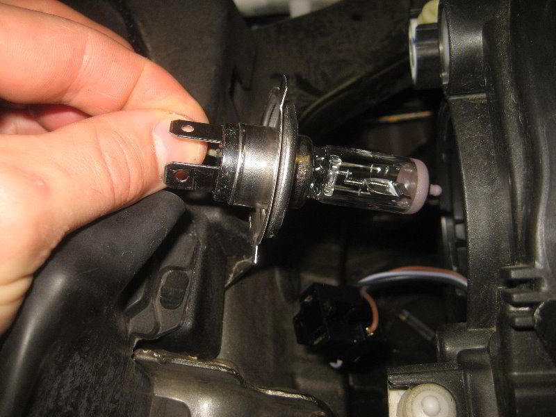 MiniCooperHeadlightBulbsReplacementGuide018