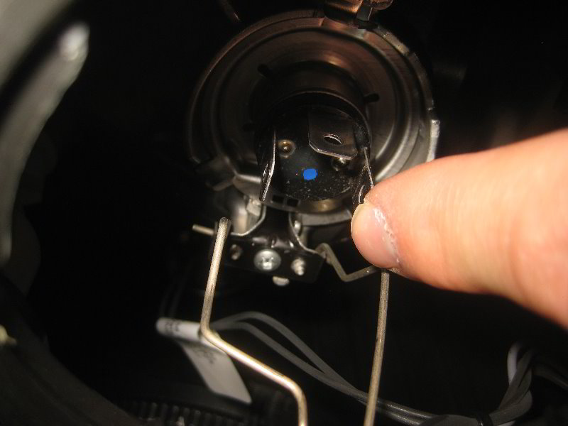 MiniCooperHeadlightBulbsReplacementGuide019