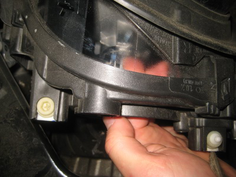 Mini-Cooper-Headlight-Bulbs-Replacement-Guide-020