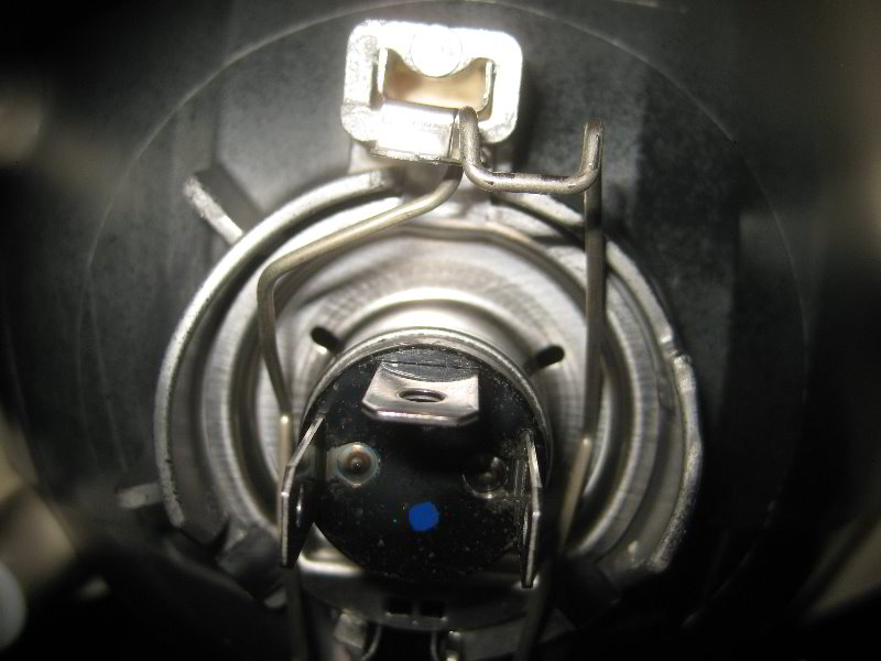 Mini-Cooper-Headlight-Bulbs-Replacement-Guide-021