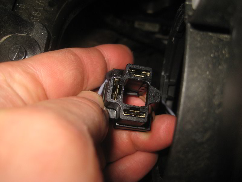 Mini-Cooper-Headlight-Bulbs-Replacement-Guide-022