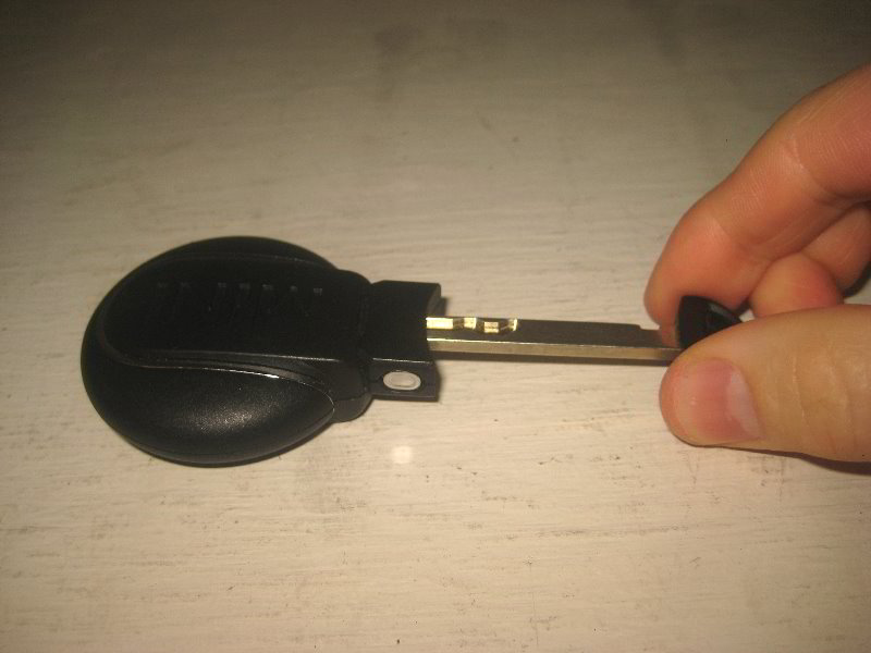 Mini-Cooper-Key-Fob-Battery-Replacement-Guide-005