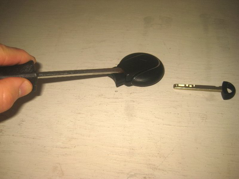 Mini-Cooper-Key-Fob-Battery-Replacement-Guide-007