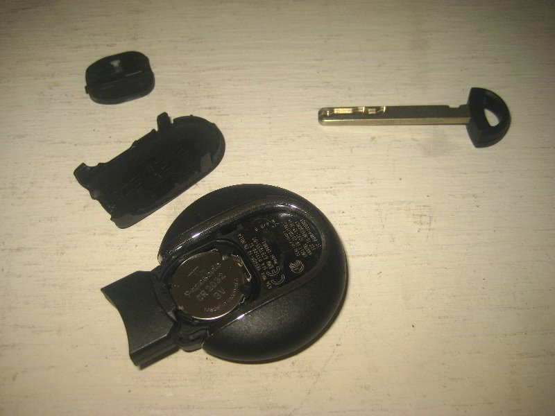 Mini-Cooper-Key-Fob-Battery-Replacement-Guide-013