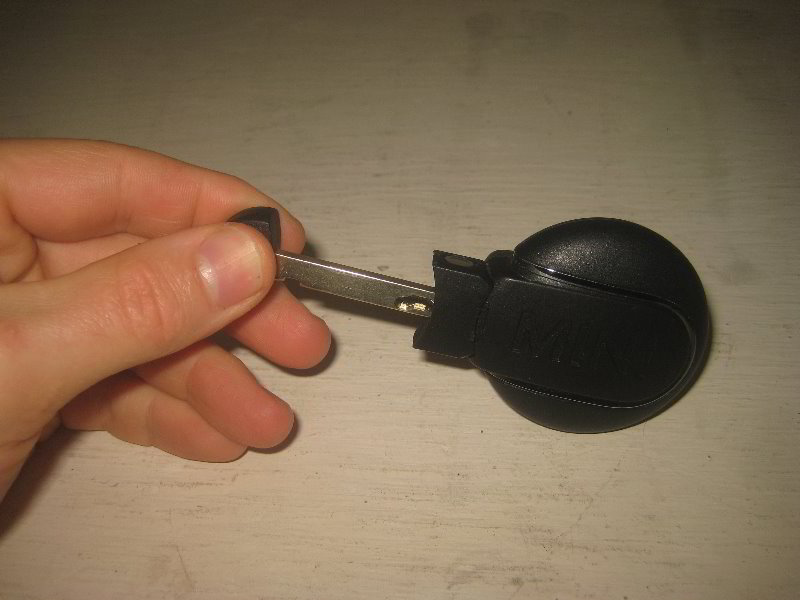 Mini-Cooper-Key-Fob-Battery-Replacement-Guide-024