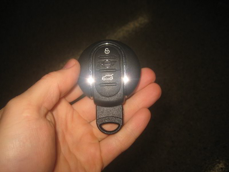Mini-Cooper-Key-Fob-Battery-Replacement-Guide-025