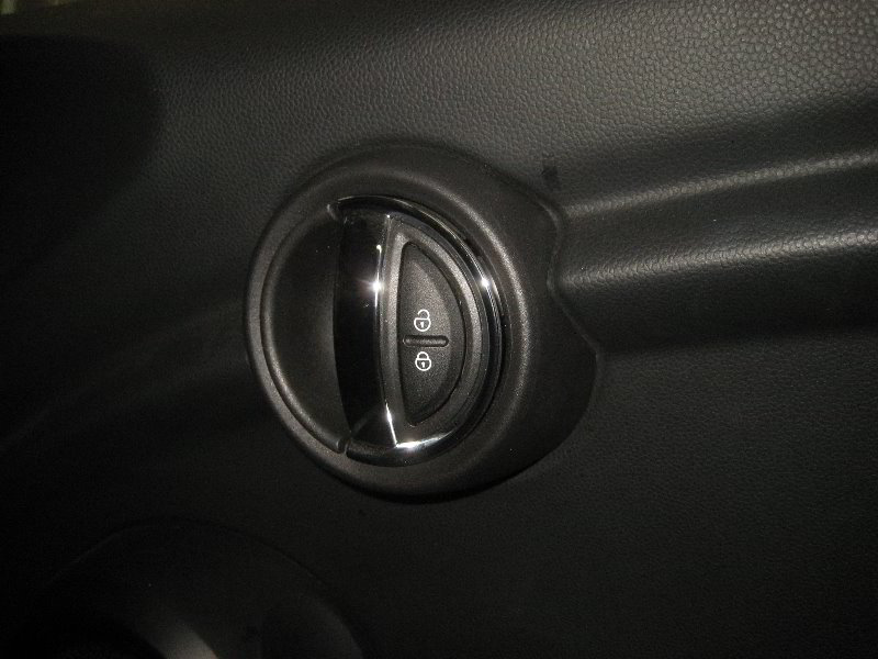 Mini-Cooper-Interior-Door-Panel-Removal-Guide-002