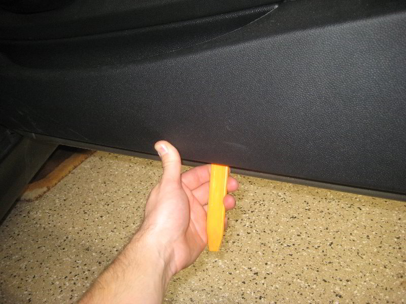 Mini-Cooper-Interior-Door-Panel-Removal-Guide-021