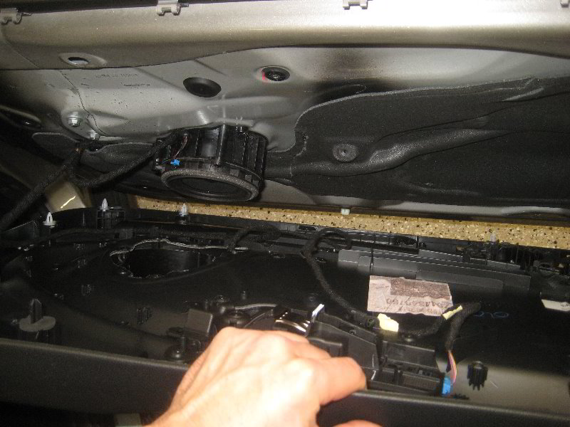 Mini-Cooper-Interior-Door-Panel-Removal-Guide-048