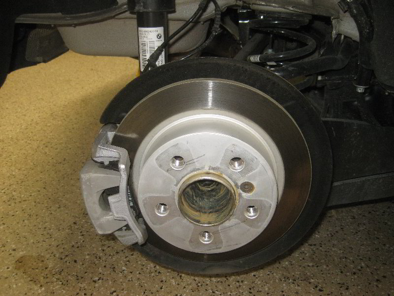 Mini-Cooper-Rear-Brake-Pads-Replacement-Guide-006