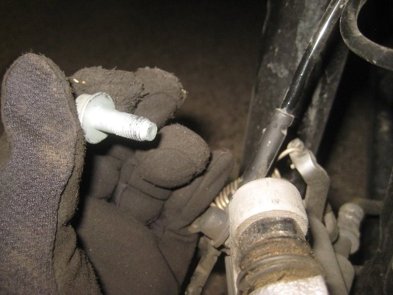 Mini-Cooper-Rear-Brake-Pads-Replacement-Guide-009