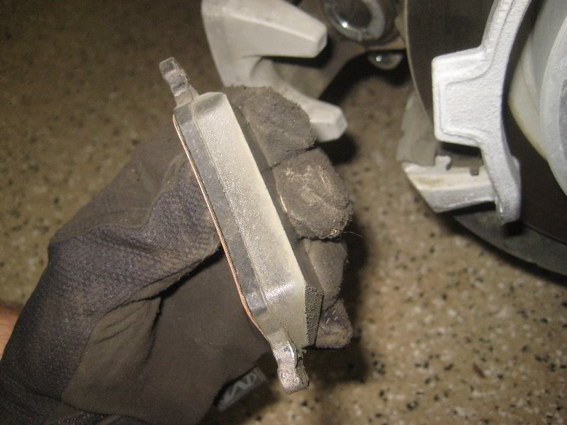 Mini-Cooper-Rear-Brake-Pads-Replacement-Guide-015