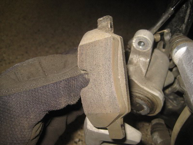 Mini-Cooper-Rear-Brake-Pads-Replacement-Guide-016