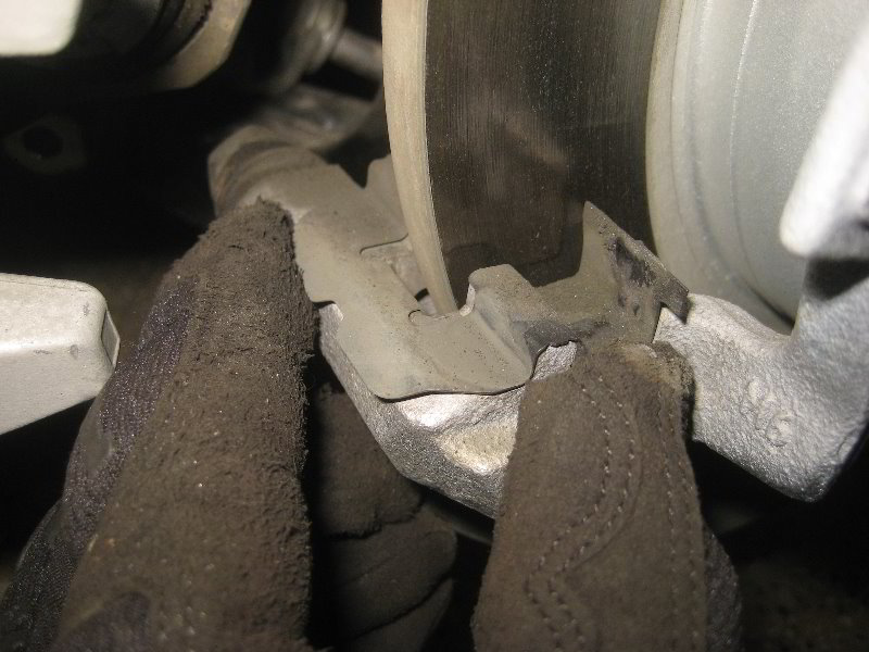 Mini-Cooper-Rear-Brake-Pads-Replacement-Guide-017