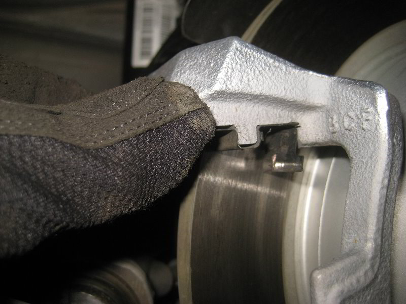 Mini-Cooper-Rear-Brake-Pads-Replacement-Guide-018