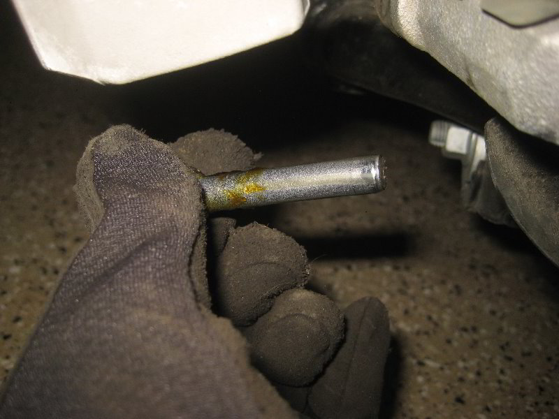 Mini-Cooper-Rear-Brake-Pads-Replacement-Guide-019