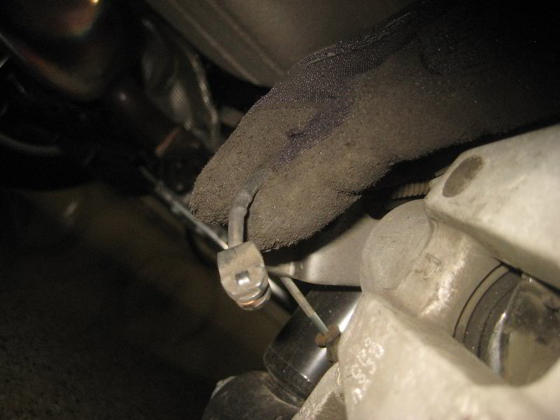 Mini-Cooper-Rear-Brake-Pads-Replacement-Guide-025