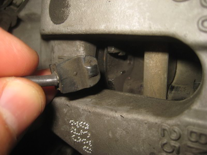 Mini-Cooper-Rear-Brake-Pads-Replacement-Guide-028