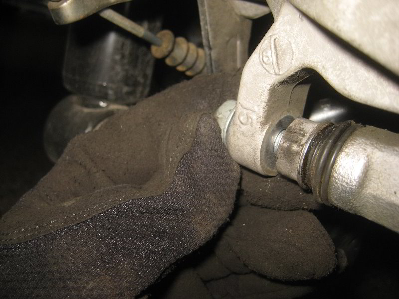 Mini-Cooper-Rear-Brake-Pads-Replacement-Guide-031