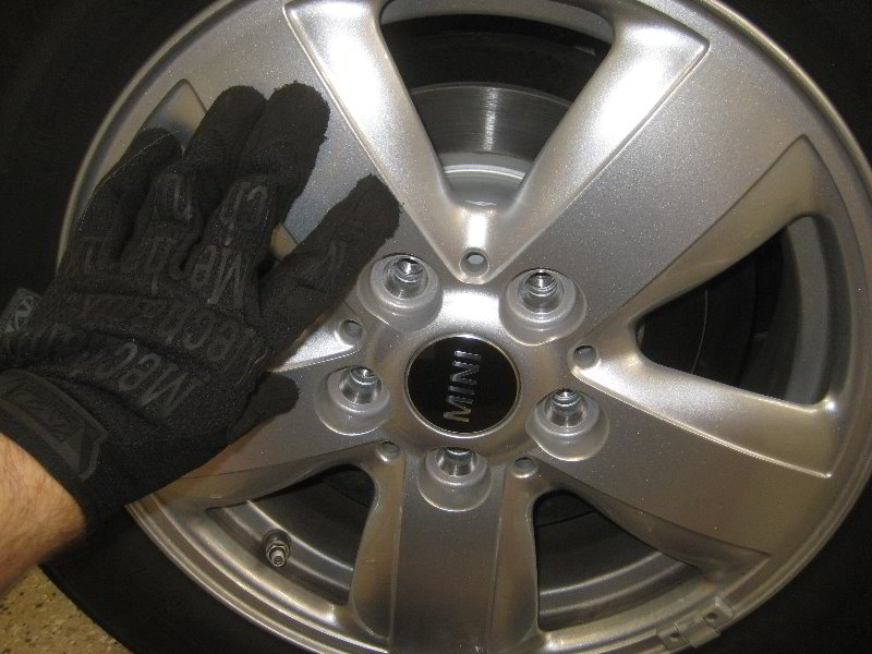 Mini-Cooper-Rear-Brake-Pads-Replacement-Guide-037