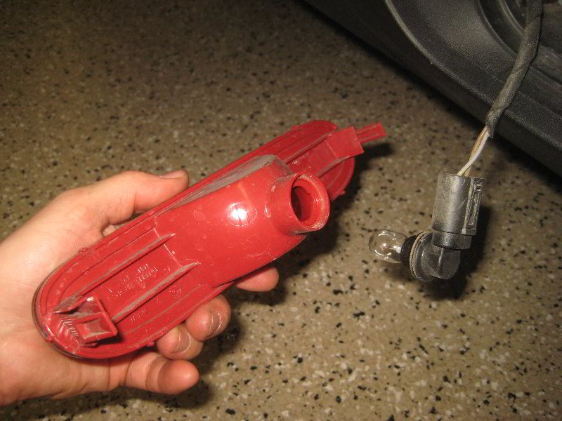 Mini-Cooper-Rear-Fog-Light-Bulb-Replacement-Guide-007