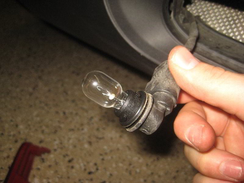 Mini-Cooper-Rear-Fog-Light-Bulb-Replacement-Guide-008