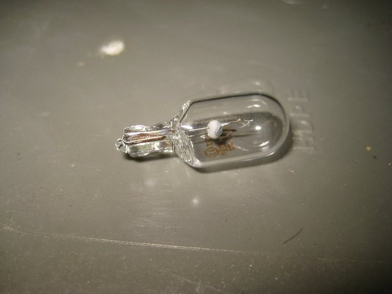 Mini-Cooper-Scuttle-Light-Bulb-Replacement-Guide-010