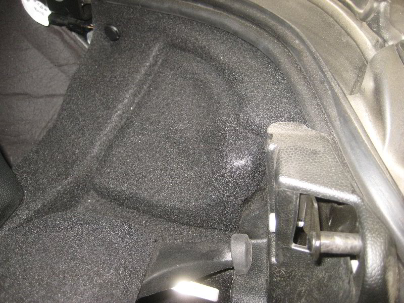 Mini-Cooper-Tail-Light-Bulbs-Replacement-Guide-006