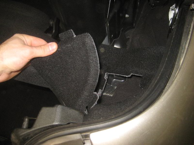 Mini-Cooper-Tail-Light-Bulbs-Replacement-Guide-007