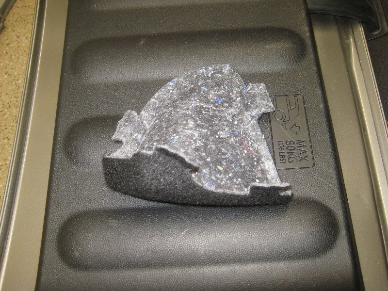 Mini-Cooper-Tail-Light-Bulbs-Replacement-Guide-008