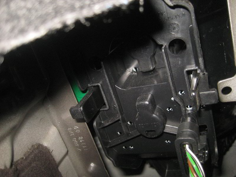 Mini-Cooper-Tail-Light-Bulbs-Replacement-Guide-010