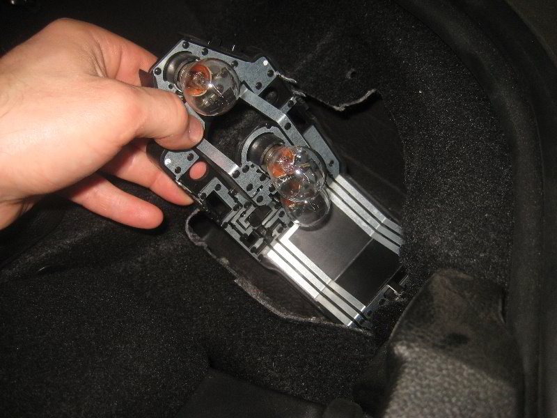Mini-Cooper-Tail-Light-Bulbs-Replacement-Guide-014