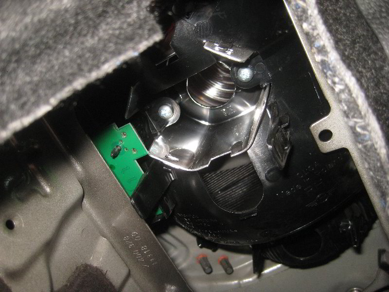 Mini-Cooper-Tail-Light-Bulbs-Replacement-Guide-020