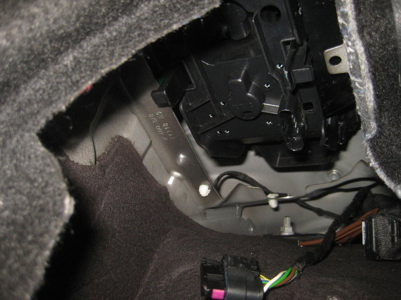 Mini-Cooper-Tail-Light-Bulbs-Replacement-Guide-022