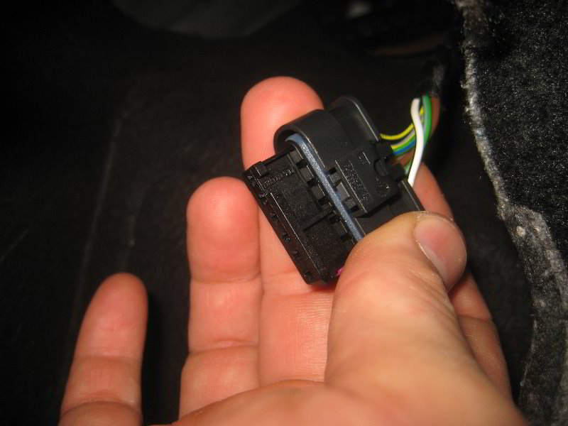 Mini-Cooper-Tail-Light-Bulbs-Replacement-Guide-024