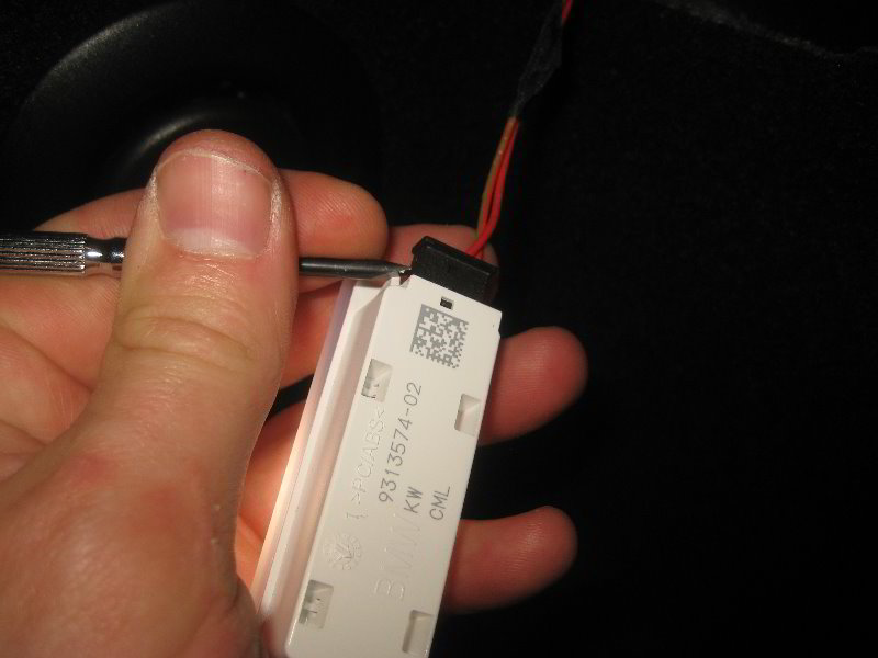 Mini-Cooper-Trunk-Light-Bulb-Replacement-Guide-004