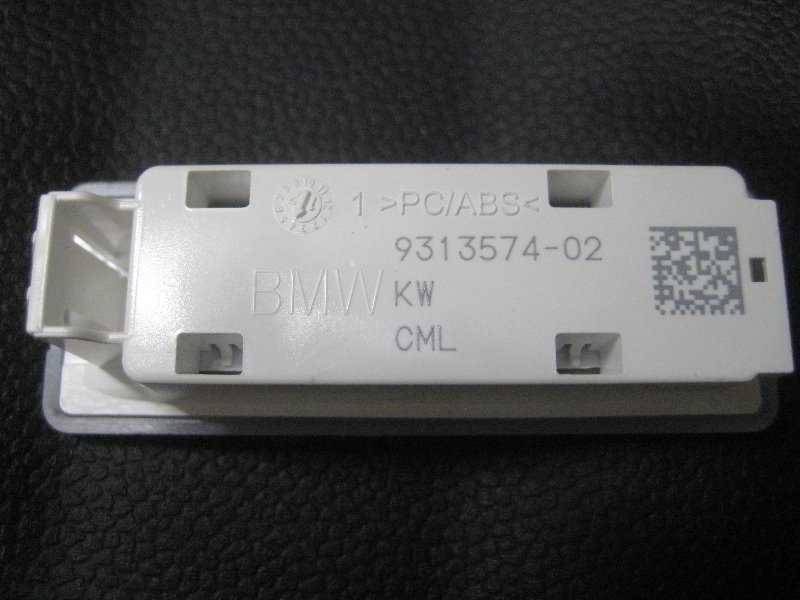 Mini-Cooper-Trunk-Light-Bulb-Replacement-Guide-006