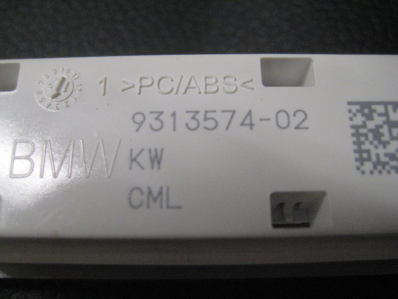 Mini-Cooper-Trunk-Light-Bulb-Replacement-Guide-007