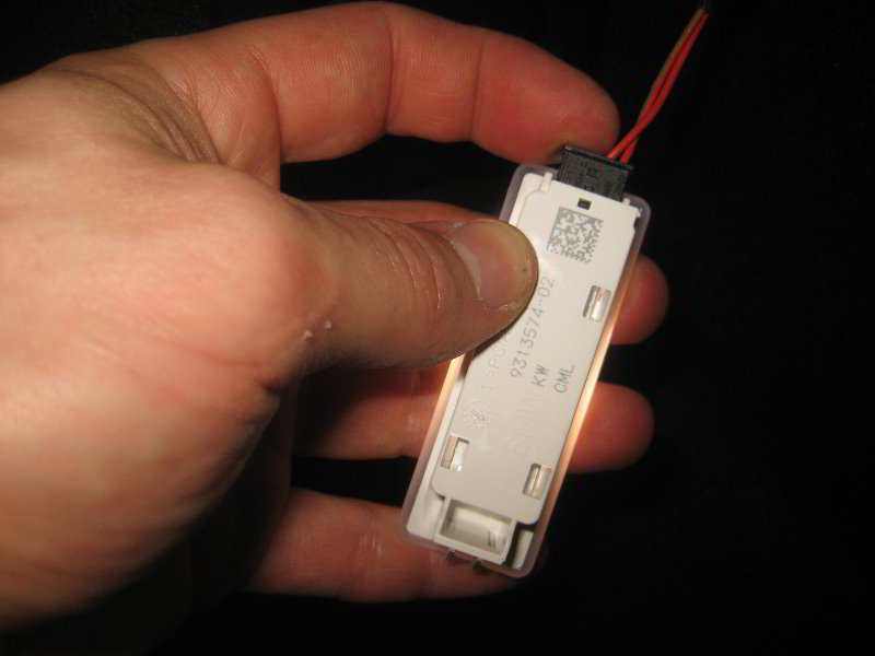 Mini-Cooper-Trunk-Light-Bulb-Replacement-Guide-008