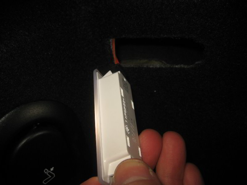 Mini-Cooper-Trunk-Light-Bulb-Replacement-Guide-009