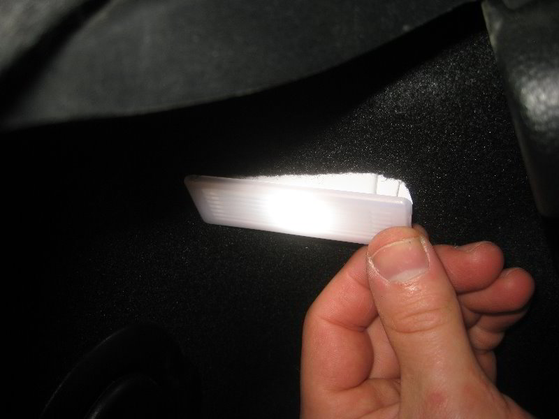 Mini-Cooper-Trunk-Light-Bulb-Replacement-Guide-010