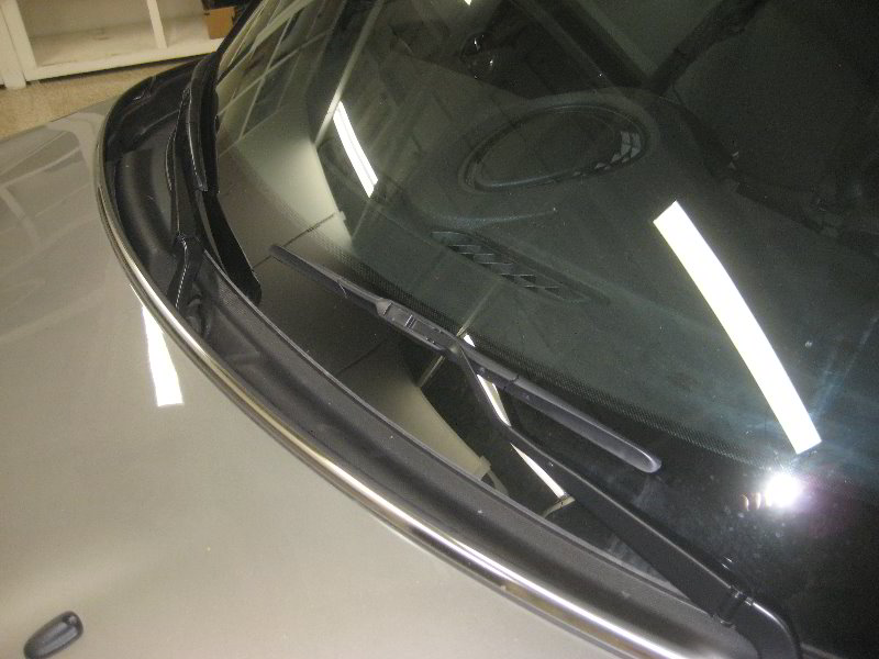 Mini-Cooper-Windshield-Window-Wiper-Blades-Replacement-Guide-001