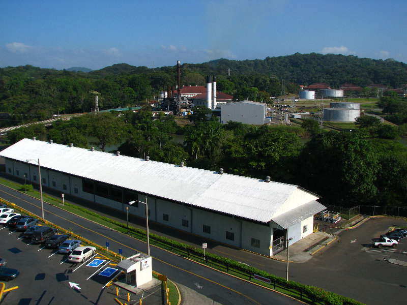 Miraflores-Locks-Panamax-Ship-Panama-Canal-004