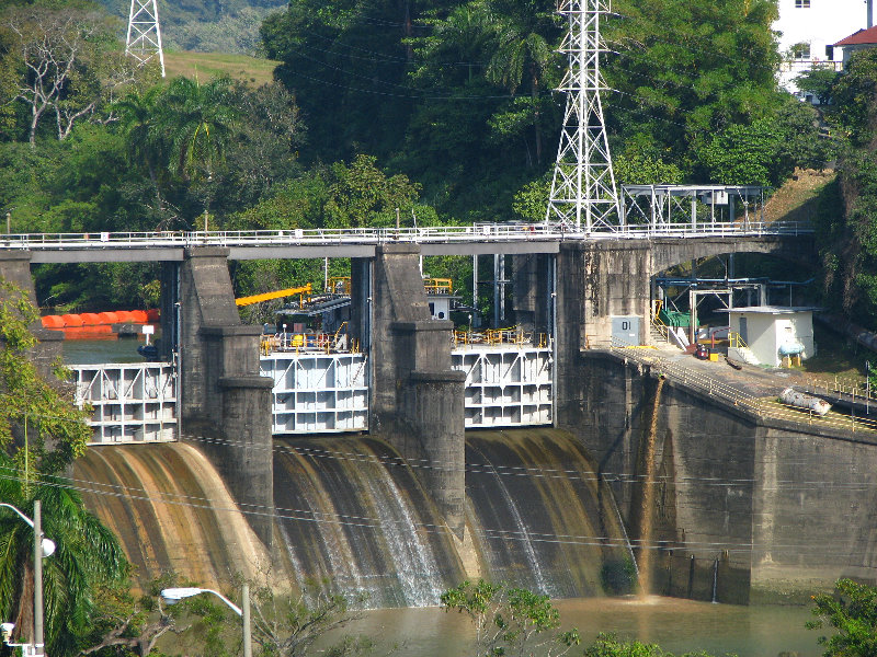 Miraflores-Locks-Panamax-Ship-Panama-Canal-011