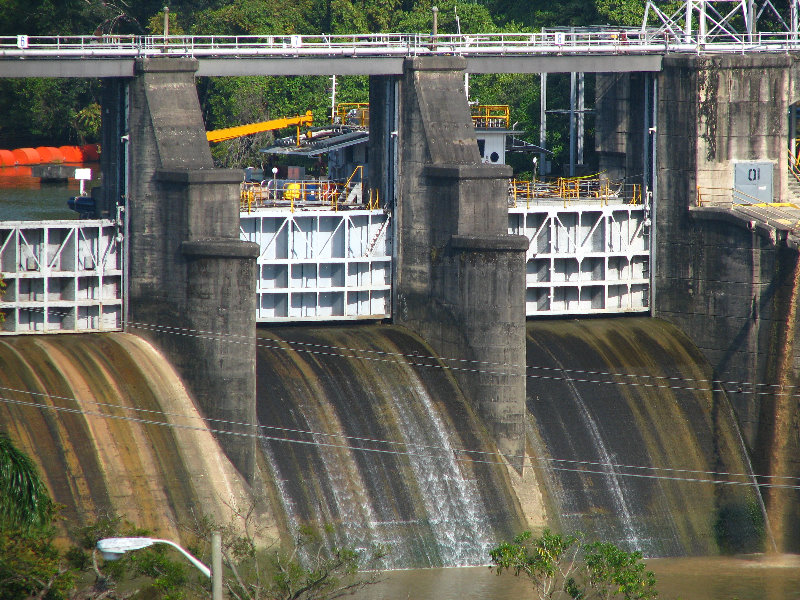 Miraflores-Locks-Panamax-Ship-Panama-Canal-012